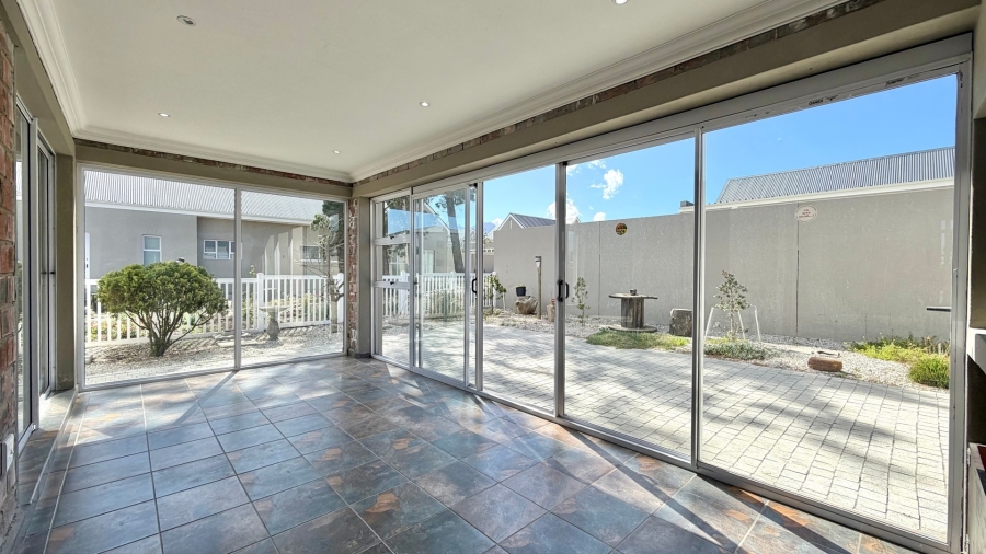 2 Bedroom Property for Sale in Somerset Lakes Western Cape